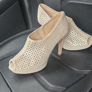 Paul Green Cream Peep-Toe Heels